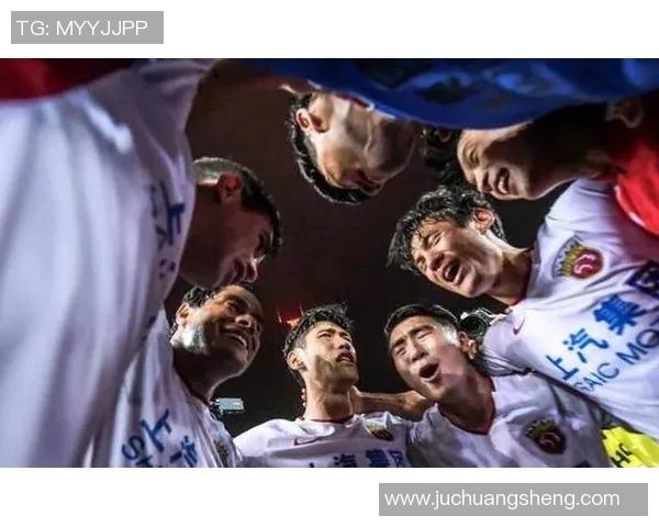 恒大与上港激战11月3日中超巅峰对决期待精彩瞬间与球迷狂欢 恒大与上港激战11月3日中超巅峰对决期待精彩瞬间与球迷狂欢