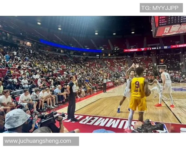 湖人勇士激战19日NBA季后赛精彩对决引发球迷热议